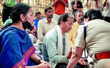 Cops end silent protest in Sonam Wangchuk's support