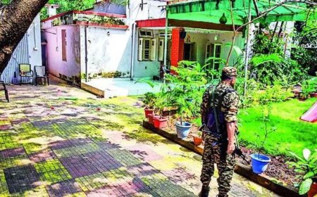 ED raids Jharkhand mantri’s brother, PA; BJP’s poll prep says Hemant Soren