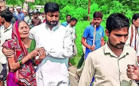 Mass arson during funeral of man killed in Bahraich clashes