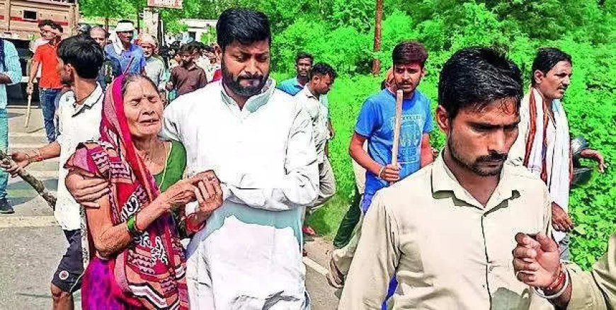 Mass arson during funeral of man killed in Bahraich clashes