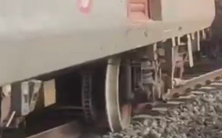 Three coaches of Secunderabad-Shalimar Express including parcel van derail near Howrah