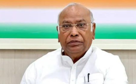 'Yogi ji's or Modi ji's?': Mallikarjun Kharge asks BJP to decide between 'batenge, katenge' and 'ek hai toh safe hai' slogans