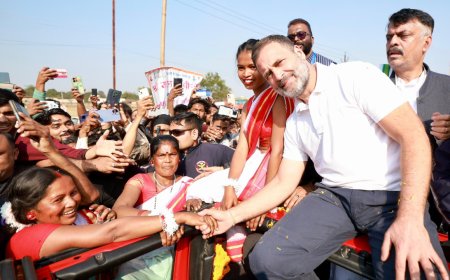 'More money for women, not billionaires': Rahul Gandhi vows Rs 2,500 monthly aid for Jharkhand women