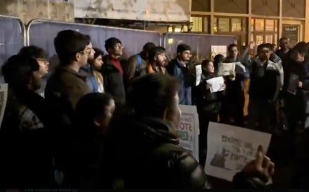Why did Indian students protest outside Oxford Union?