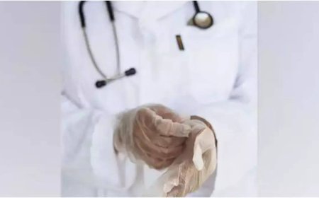 Man suffers 'heart attack' on Delhi-Mumbai flight; doctor onboard saves his life