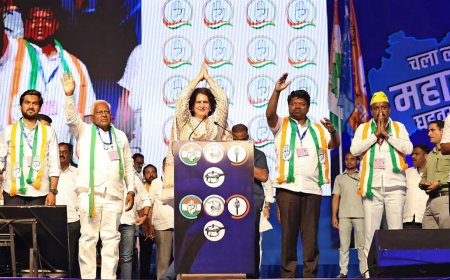 PM Modi talks of Balasaheb but backstabbed his son: Priyanka Gandhi Vadra