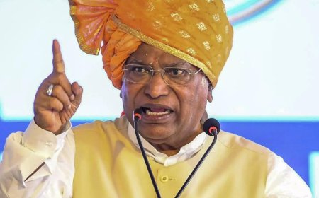 Kharge urges Maharashtra's voters to reject leaders who took bribes to change allegiance