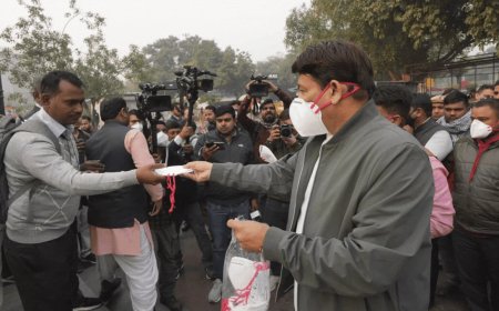 'This is like imposing Emergency': BJP MP Manoj Tiwari distributes masks in Delhi as AQI hits 'severe plus'