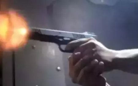 Clip shows SHO pointing gun at women voters