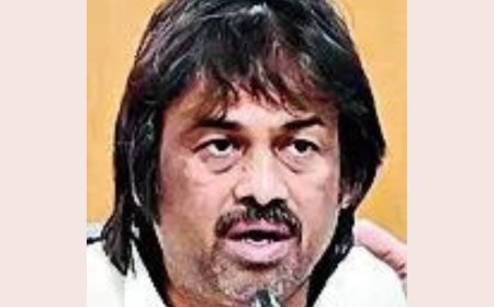 Karnataka minister loses cool, orders action against school kid