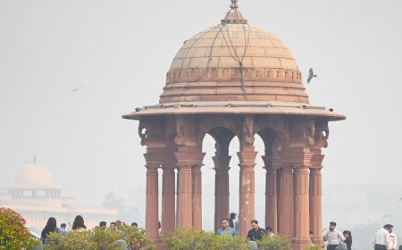 SC extends Grap-4 till Monday; Delhi's air turns 'severe' again later in day