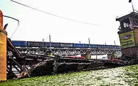 Shut for 3.5 years, bridge built over Ganga in 1874 collapses in Kanpur