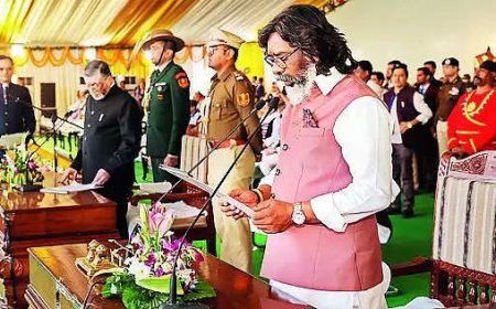 Hemant Soren takes oath as 14th CM of Jharkhand as INDIA bloc puts up show of unity