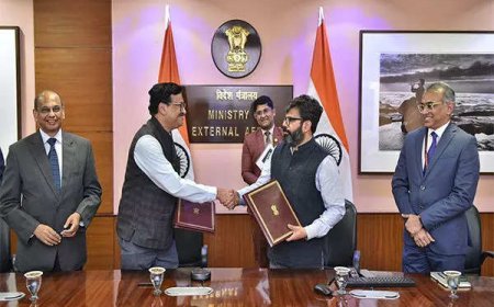 India, UK sign key agreement on warships