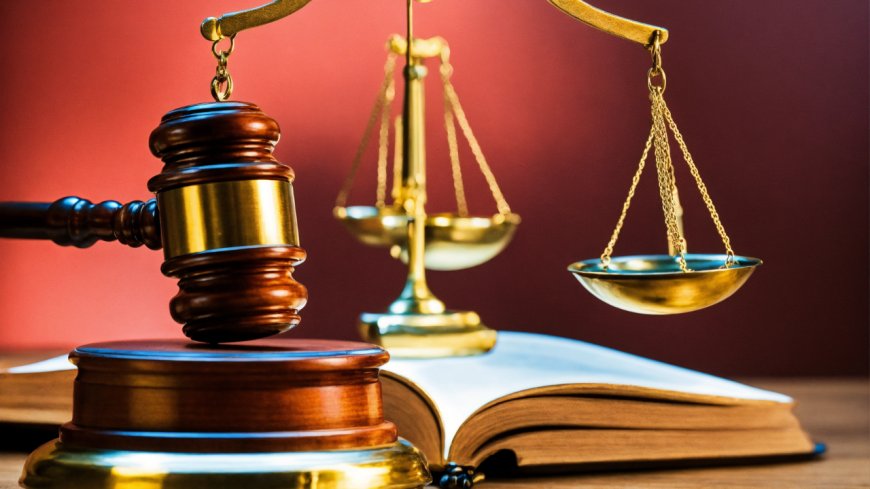 Taking photo of woman in public is not voyeurism: HC