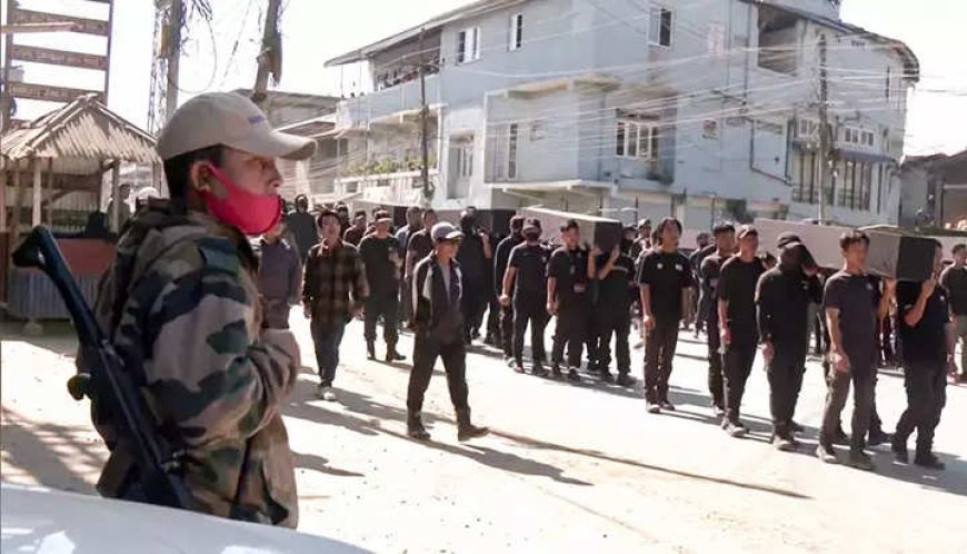Manipur unrest: Students of valley body force staff out of govt offices