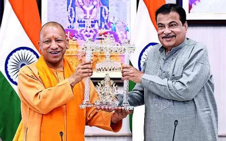 Gadkari calls on Adityanath to discuss major road projects for Maha Kumbh 2025