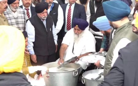 On sixth day of penance, Sukhbir Badal performs 'sewa' in Fatehgarh Sahib