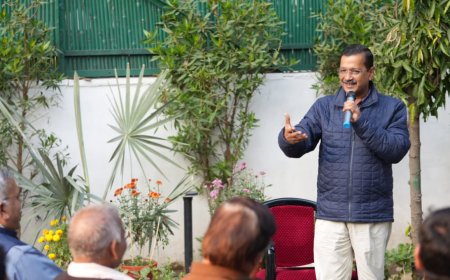 In Delhi poll promise, Arvind Kejriwal announces Rs 10 lakh insurance for auto drivers