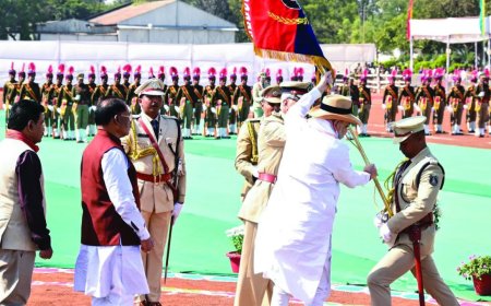 Amit Shah meets surrendered Reds, says pass on message to shun violence