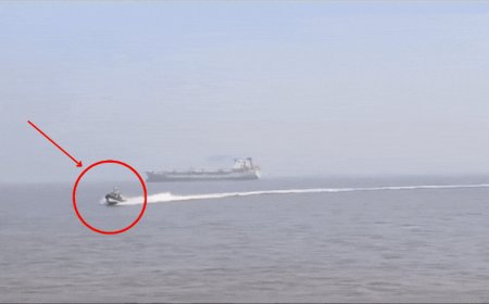 Watch: The moment Navy speedboat rammed into Mumbai ferry