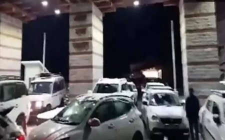 Heavy snowfall in Manali: 1,000 vehicles stuck between Solang and Atal Tunnel