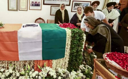 'Epitome of wisdom, nobility': Sonia Gandhi pays tribute to ex-PM Manmohan Singh