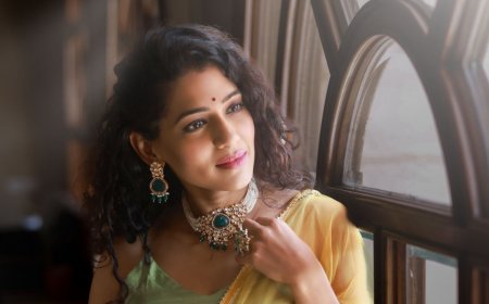 Urmila Kanetkar's car hits two labourers, one dead; actor injured, driver booked