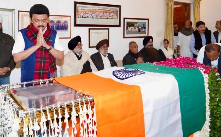 MK Stalin: Government insulted Manmohan Singh's family