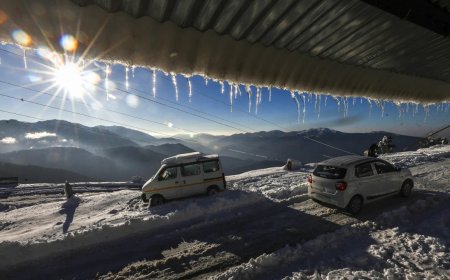 Kashmir returning to normal after heavy snowfall disrupted life on Saturday