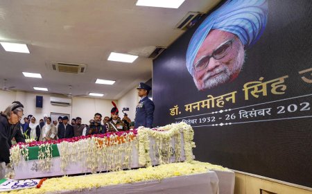 'Deference to privacy': Congress shares why Gandhi family didn't accompany Manmohan Singh’s kin for immersion of ashes