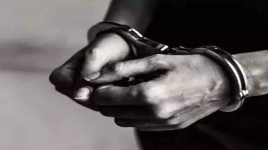 Man held for bomb scare is an IB officer