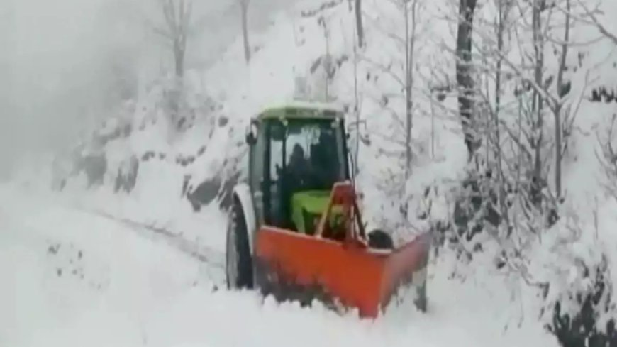 Engineer suspended for dereliction of duty, snow-clearance ops underway in J&K's Kishtwar-Doda