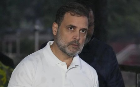 'BJP cutting thumb of youth like Ekalavya': Rahul Gandhi backs protesting students