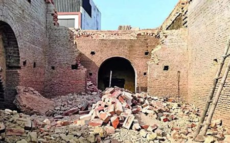 'Appalling': Indologist Dalrymple slams 17th century Mubarak Manzil demolition