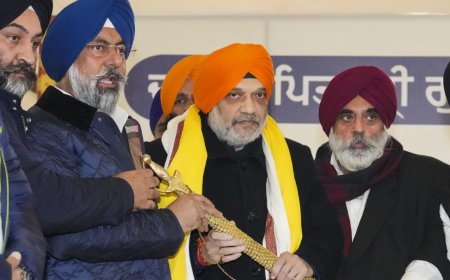 Amit Shah pays obeisance at Gurdwara Shri Rakab Ganj Sahib on the occasion of Prakash Parv