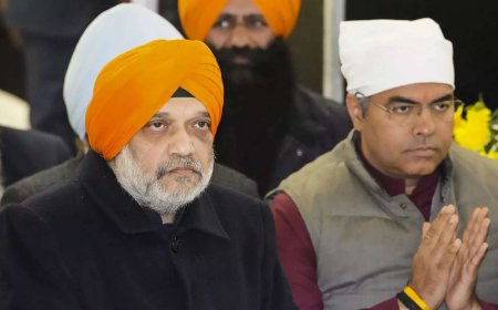 Amit Shah pays obeisance on Guru Gobind's Parkash Purab