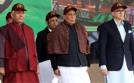 Rajnath praises Omar for helping Centre bridge gap between Kashmir and rest of India