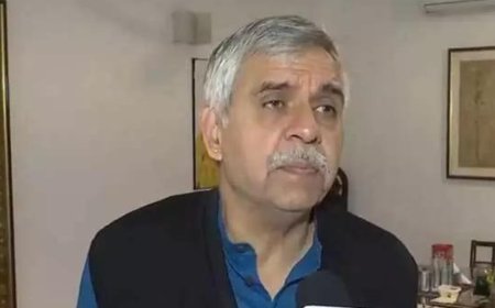 'Might be that Akhilesh likes their excise policy': Sandeep Dikshit targets SP on extending support to AAP