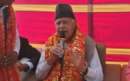 Watch: Farooq Abdullah joins in singing 'Sherawaliye' bhajan at Katra