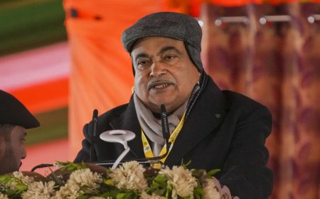 Flagging people using social media to report problems, Gadkari asks officials to address highway quality issues