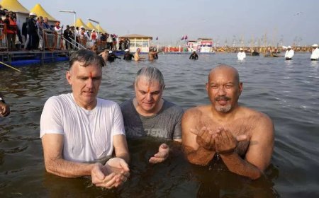 Diplomats from 73 countries take holy dip at Sangam