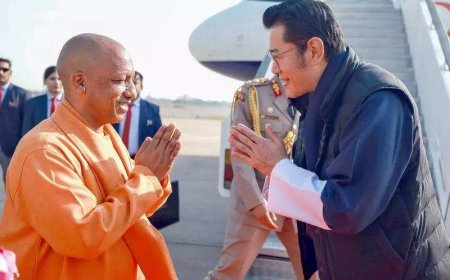 King of Bhutan takes dip at Sangam