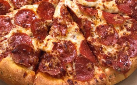 Hostelites land in soup over pizza