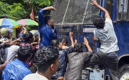 SFI activists attack junior students