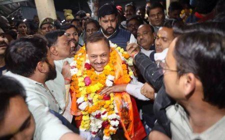 BJP MP Ramesh Awasthi welcomed in Kanpur after Delhi polls