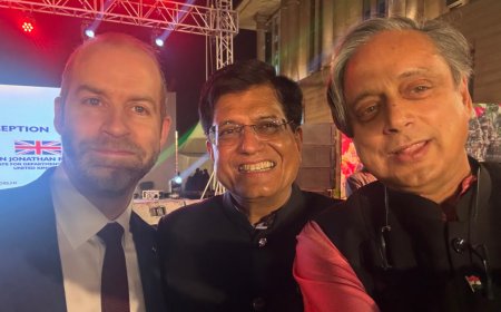 Congress's Kerala conundrum: Shashi Tharoor rubs it in with 'selfie message'