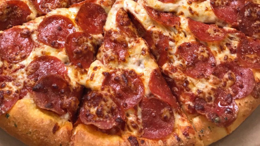 Hostelites land in soup over pizza