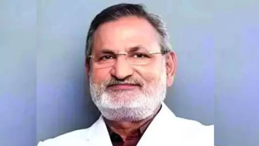 Maha mantri's beggar jibe over Rs 1 crop insurance triggers row