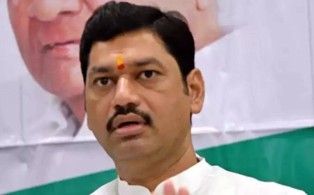 As photos go viral, Dhananjay Munde has Beed 'pangs of conscience', quits